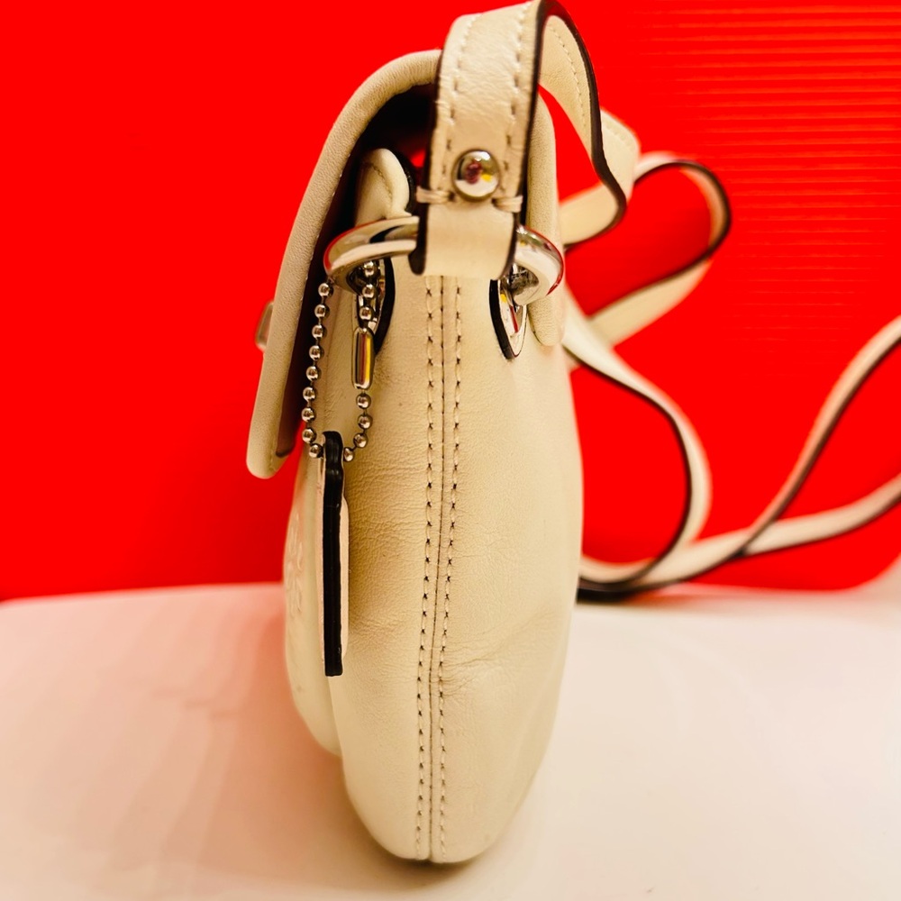 💰SOLD💰Coach Tea Flower Small Crossbody - Picture 5 of 13